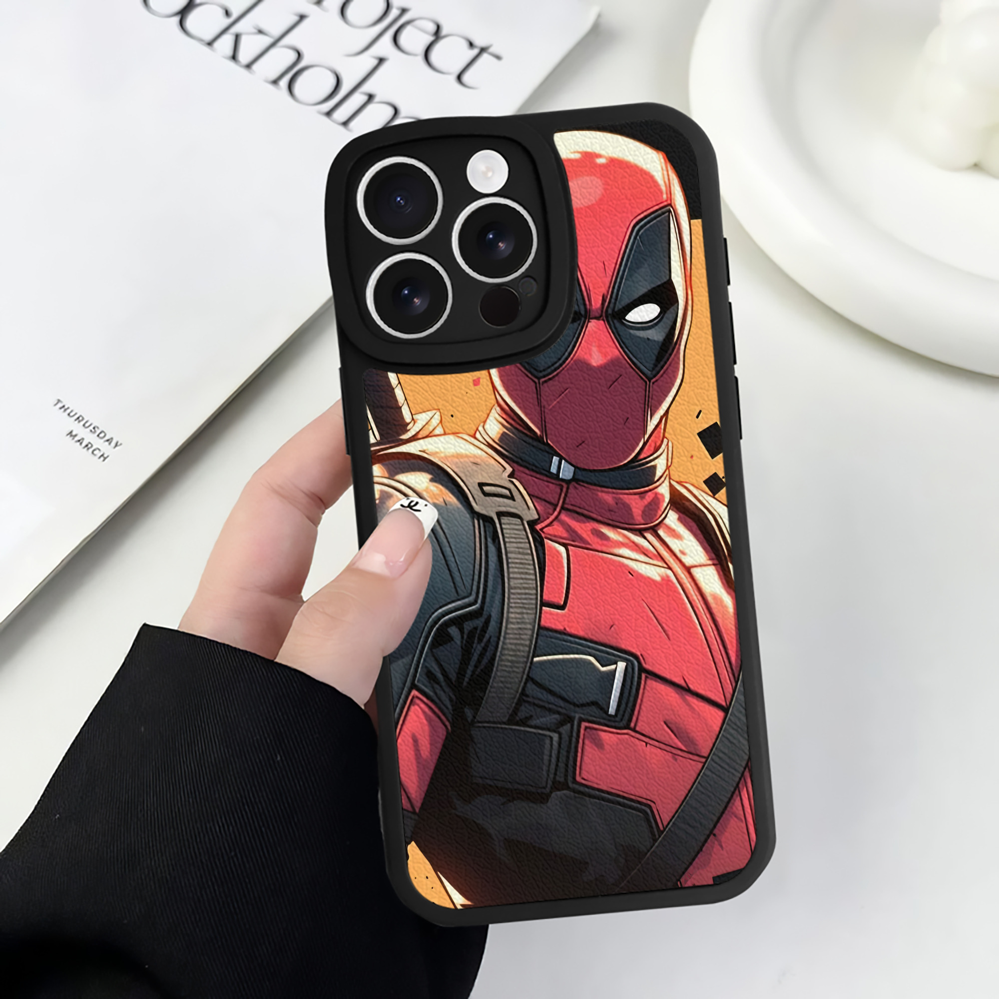 （画像用） Deadpool デッドプール 【iPhone 16シリーズ対応】シリコンスマホケース（レザー調） 材質：シリコン